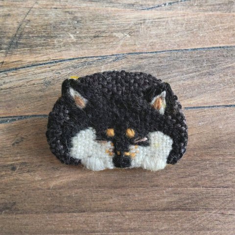 刺繍ブローチ 眠る黒柴