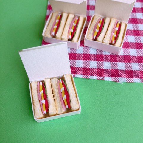 ミニチュア 🥪具だくさんサンドイッチ（2個）