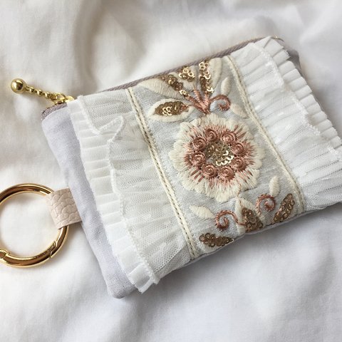 インド刺繍 リボン ファスナーポーチ カラビナ付き ホワイト×レース