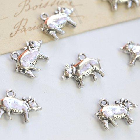 シルバーカラー*子豚のチャーム*silver piggy *ラッキーチャーム