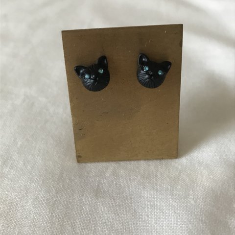 黒猫ピアス