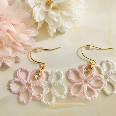 サクラ咲ケ🌸タティングレースの春ピアス/イヤリング✨　桜　ピンク　白　ビジュー　日常使いに