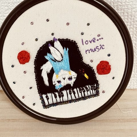 刺繍枠飾り love music