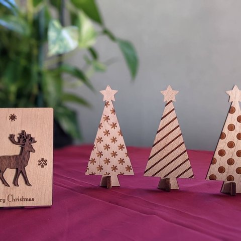 木製 ミニクリスマスツリーとトナカイ
