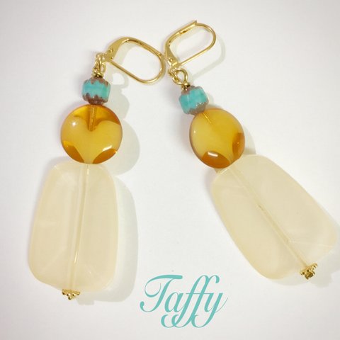 送料無料!!  Taffy  大ぶりピアス/イヤリング  トパーズ