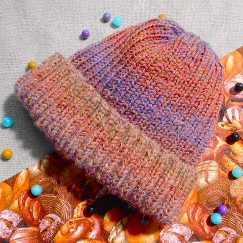 中細赤系グラデーション糸とオレンジ色の糸の手編み帽子(ふちにオレンジ色のモヘアの２本組)