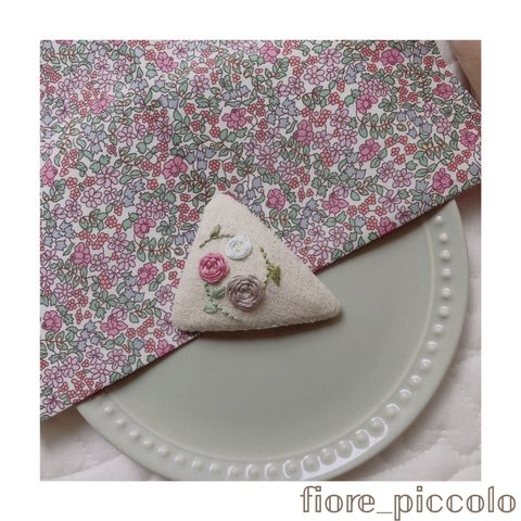 𓂃ローズリース刺繍ピン𓂃