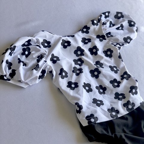 【SALE】Black flower swimwear ブラックフラワー　お花柄　ベビー水着　ベビースイムウェア　ベビー服　ベビー　子供服　バルーン袖　フェミニン水着 水遊び　プール　ベビープール