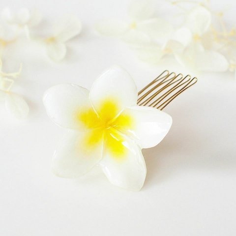 Plumeria Mini for Hair. 本物のお花　ミニプルメリアとパールのヘアコーム/髪飾り/かんざし/バレッタ　夏　結婚式にも