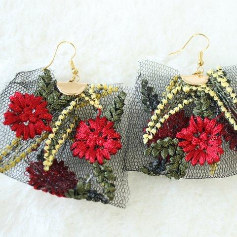 タッセルピアス　インド刺繍