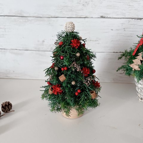 【特集掲載】再販・帽子みたいなツリー🎄赤くて可愛いアイテムクリスマスツリーアレンジ　シンプル・ナチュラルなツリーと一緒に飾り付け　テーブルクリスマス　プレゼントに♪♪ ご自宅用に 