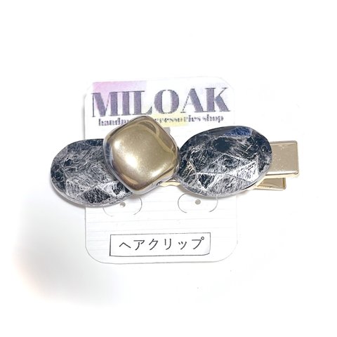 ブラックグレーボタン＆ゴールド菱形ビーズヘアクリップ(小さ目)