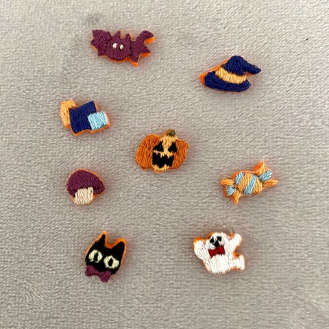 ハロウィンの刺繍ピアス☆*。