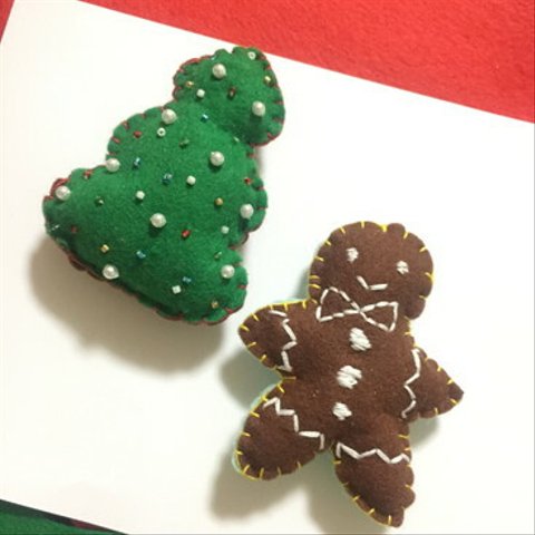 クリスマス・ツリーとクッキー・ブローチ2個セット