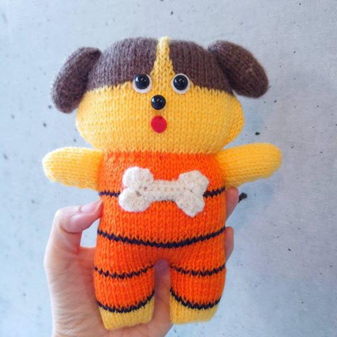 ぬいぐるみ　あみぐるみ　犬のボーンズ　ハンドメイド　一点物