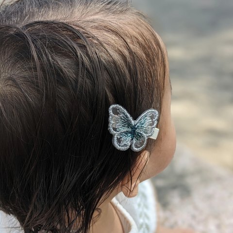 蝶々刺繍ヘアクリップ♡ベビーヘアアクセサリー♡バタフライヘアクリップ♡