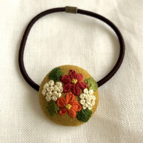 [コピー] 秋色の花の刺繍 くるみボタンヘアゴム