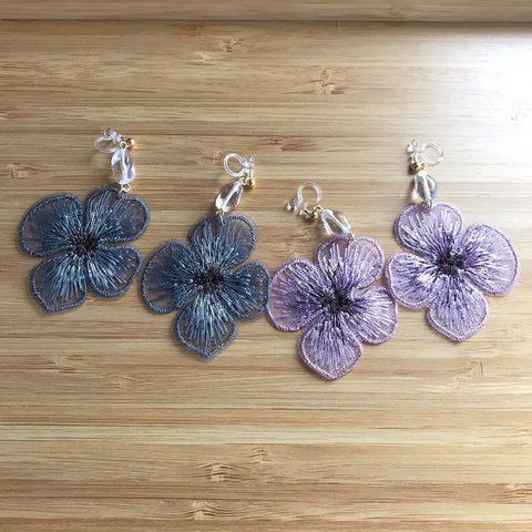 フラワー刺繍　イヤリング   ピアス