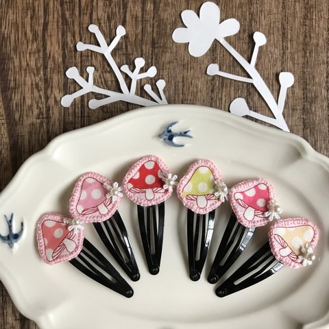 🍄きのことお花レースのかわいいパッチンピン♡プチプレゼントに！