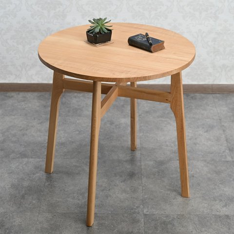 古材で作った丸テーブル　木材_天板：栓材（セン材） ／脚部：栓材（セン材）