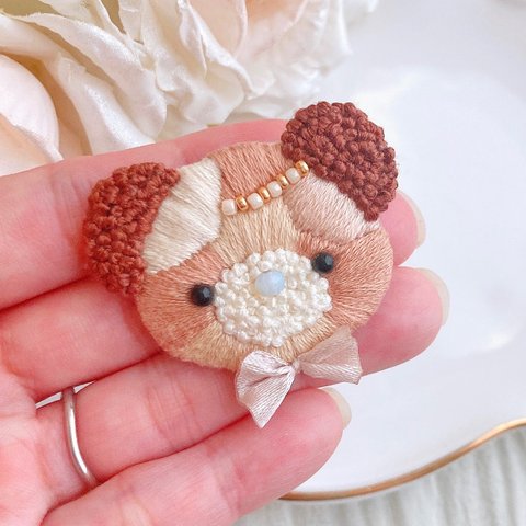 くまさんブローチ　男の子　刺繍　aicco