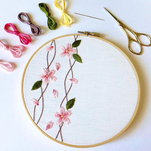 【刺繍キット】桜、ひらり　安心動画解説付き　手作りキット　はなこまちの刺繍キット