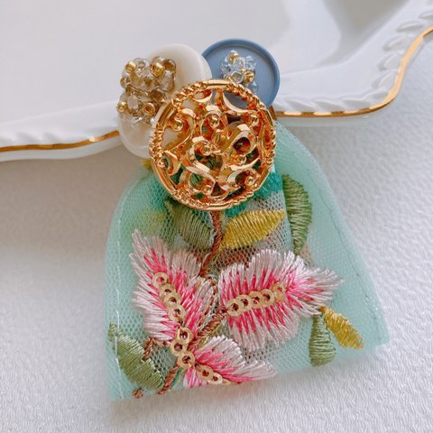 ◇送料無料◇　インド刺繍　ポニーフック　ヘアカフ　レジン　ブルー　フラワー　春　一点物