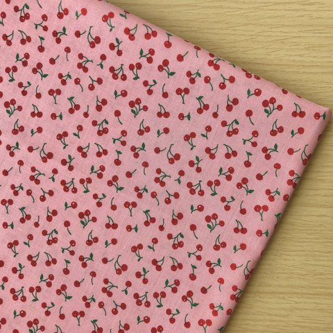 49*50【コットン】TINY CHERRY／ライトピンク《 生地 ブロード生地 ブロード シーチング 綿 さくらんぼ チェリー さくらんぼ柄 可愛い 入園グッズ COTTONCANDY 薄手 》