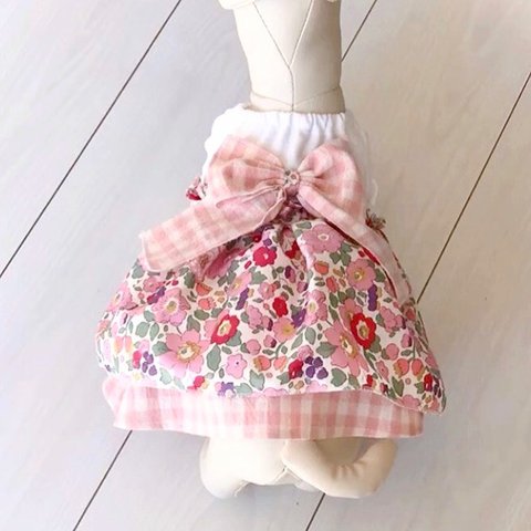 犬服【再販】　ふんわりお花のワンピース　リバティベッツィ  ピンク　犬の服　犬ワンピース