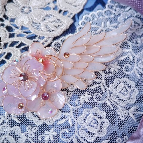 夢みるふたりの薔薇と翼のブローチ（brooch of blooming wing〜Eden of the mountains〜）