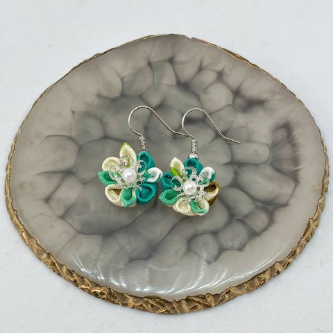 ❁お花ピアス❁　つまみ細工　ハンドメイド　緑色など　 №80