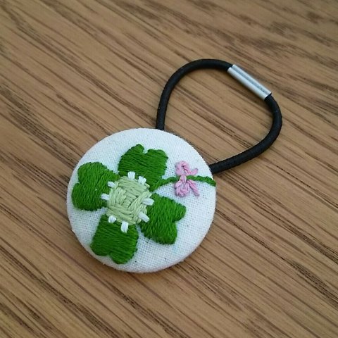 刺繍✨ 四つ葉のクローバー ヘアゴム