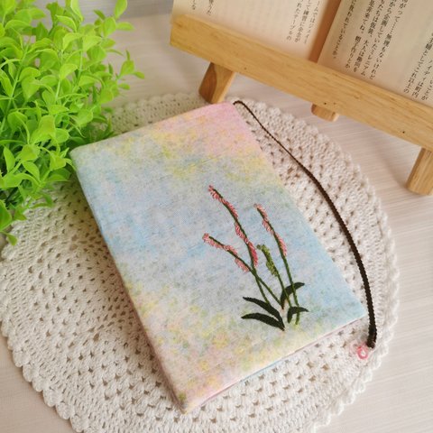 手刺繍のブックカバー/ネジバナ