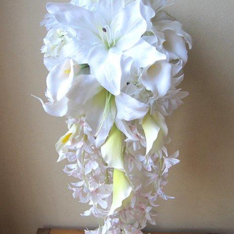 カサブランカのキャスケードブーケ♪ブートニア付き♪高品質な造花使用。ウェディングやインテリアに