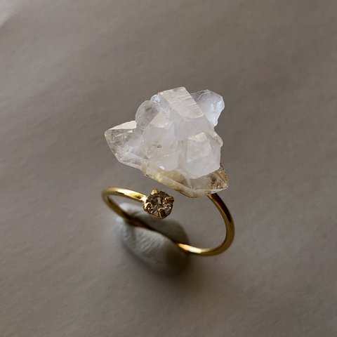 【一点もの】 水晶 原石 リング 指輪 フリーサイズ 鉱物 天然石 ハンドメイド アクセサリー パワーストーン (No.2583)