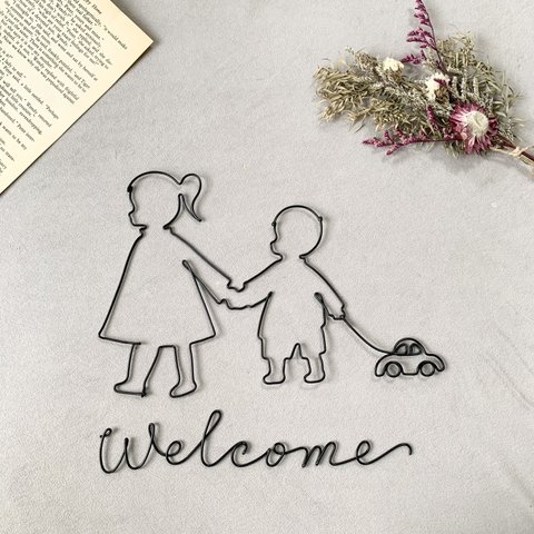ワイヤーアート　姉弟  welcome文字付き 子供 記念 壁飾り手繋ぎシルエット 