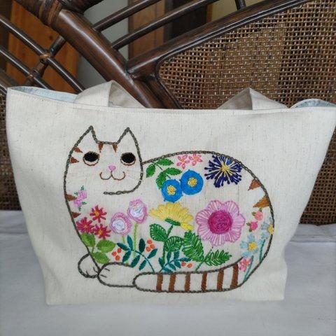 刺繍　猫　綿麻　トートバッグ　小さ目