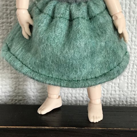 オビツ11 上質なwoolのmint collarのミモレ丈のフレアスカート