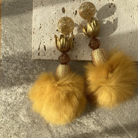 MUSTARD COLOURED FUR EARRING