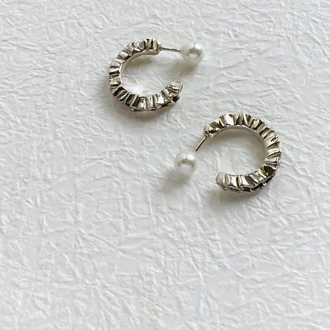 フリルとパールキャッチのフープピアス【frill hoop pierce(sv)】