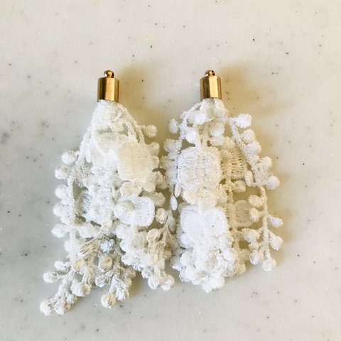 White Lace Fabric Tassels