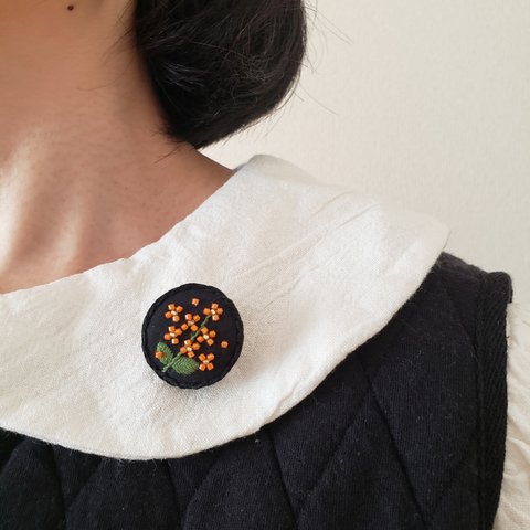 金木犀　刺繍ビーズ刺繍　ブローチ