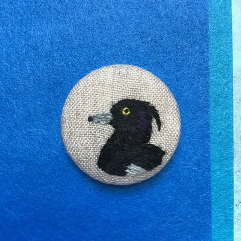 水辺の キンクロハジロ face 刺繍ブローチ（小さめ）