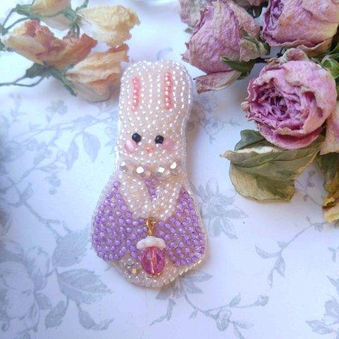 お洒落うさぎ🐰💖💘ビーズ刺繍うさぎブローチ ドレスのうさぎちゃん 