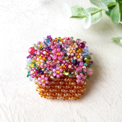 フラワーバスケットブローチ＊花の便り＊ビーズ刺繍