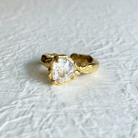 ギラギラ輝く石付きイヤーカフ【Melty/CZ ear cuff(gd)＜heart7mm CZ＞】