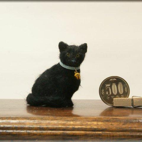 ミニチュア猫　小さな黒猫　ブライス・リカちゃん等のお供に♪　ねこ　ネコ　ミニチュア　