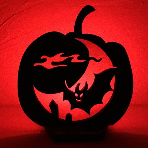 Halloweenかぼちゃランプ　 『月とコウモリ』　七色に変化するLEDキャンドル付き