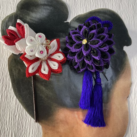紫タッセルと白ちりめんの蝶々、紅白ちりめんのお花のついた黒と紫ちりめんのつまみ細工の髪飾りが出来ました。