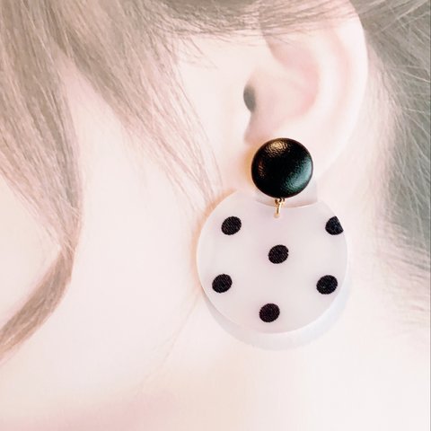 【#25】レザーとアクリルドットかじりパーツのピアス